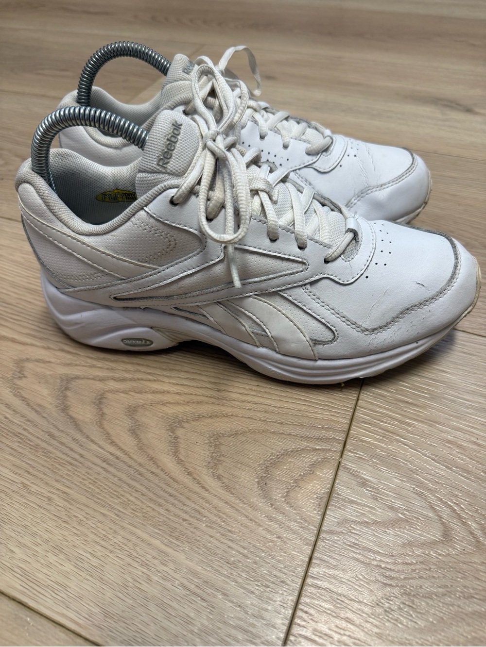 Reebok Women’s Walk Ultra V DMX Max White Leather Athletic Sneakers Size 7